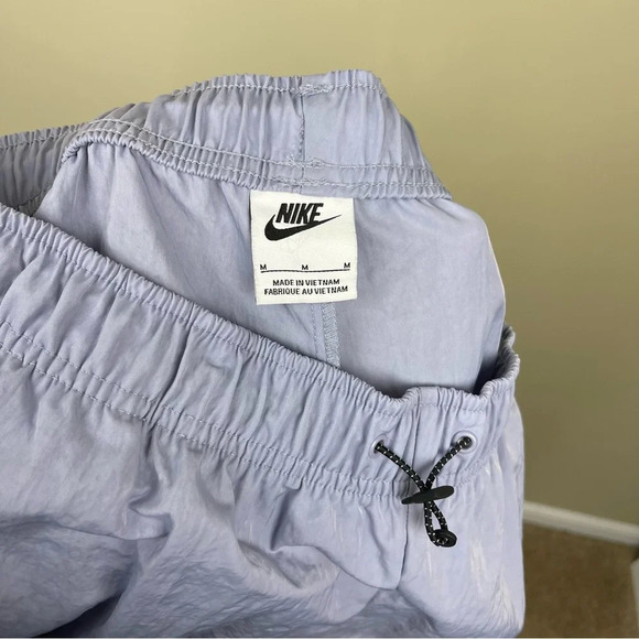 Nike Women's High-Rise Woven Cargo Pants - Picture 8 of 8